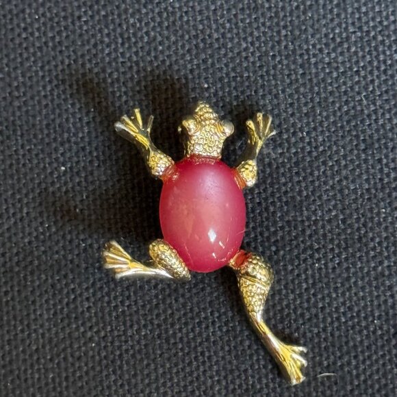 Gold-Tone Frog Brooch With Pink Stone Belly & Textured Finish - Picture 9 of 11